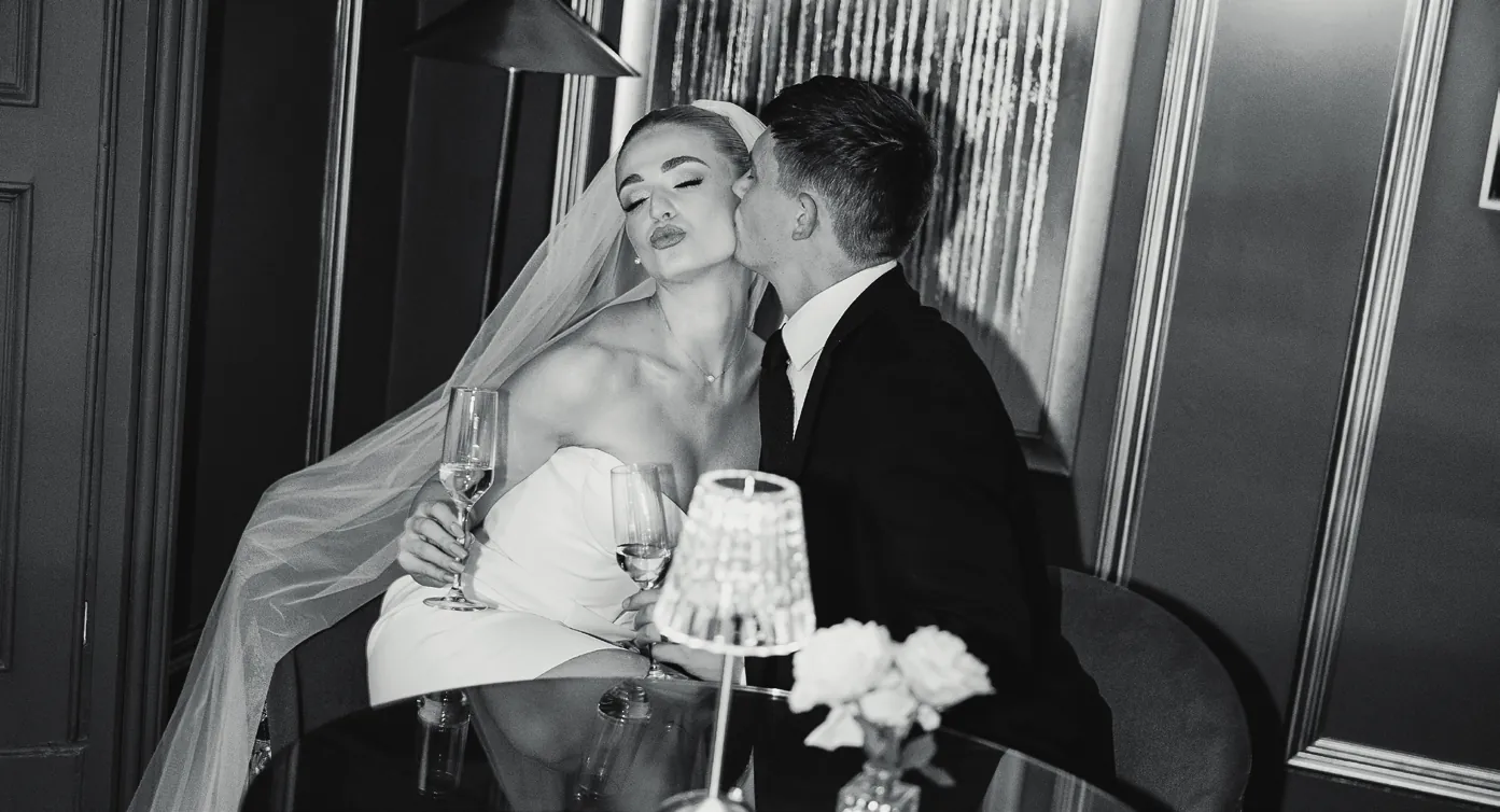A couple at a table in Nocturne at the end of the night, in black and white