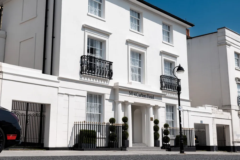 The white Georgian façades of Maison Carlton and No.4 Carlton on Carlton Crescent